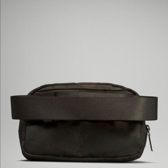 SOLD EVENT Lululemon everywhere belt bag - Picture 5 of 8